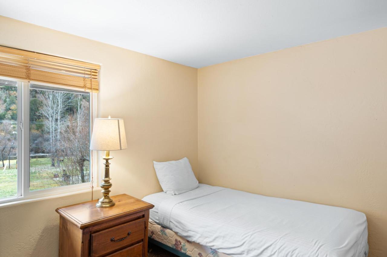 Indian Creek Lodge Douglas City Dış mekan fotoğraf